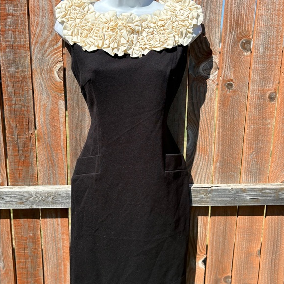 Taylor Black Ponte Sheath Dress With Ivory Rosette Neckline Size 4 - Picture 11 of 13